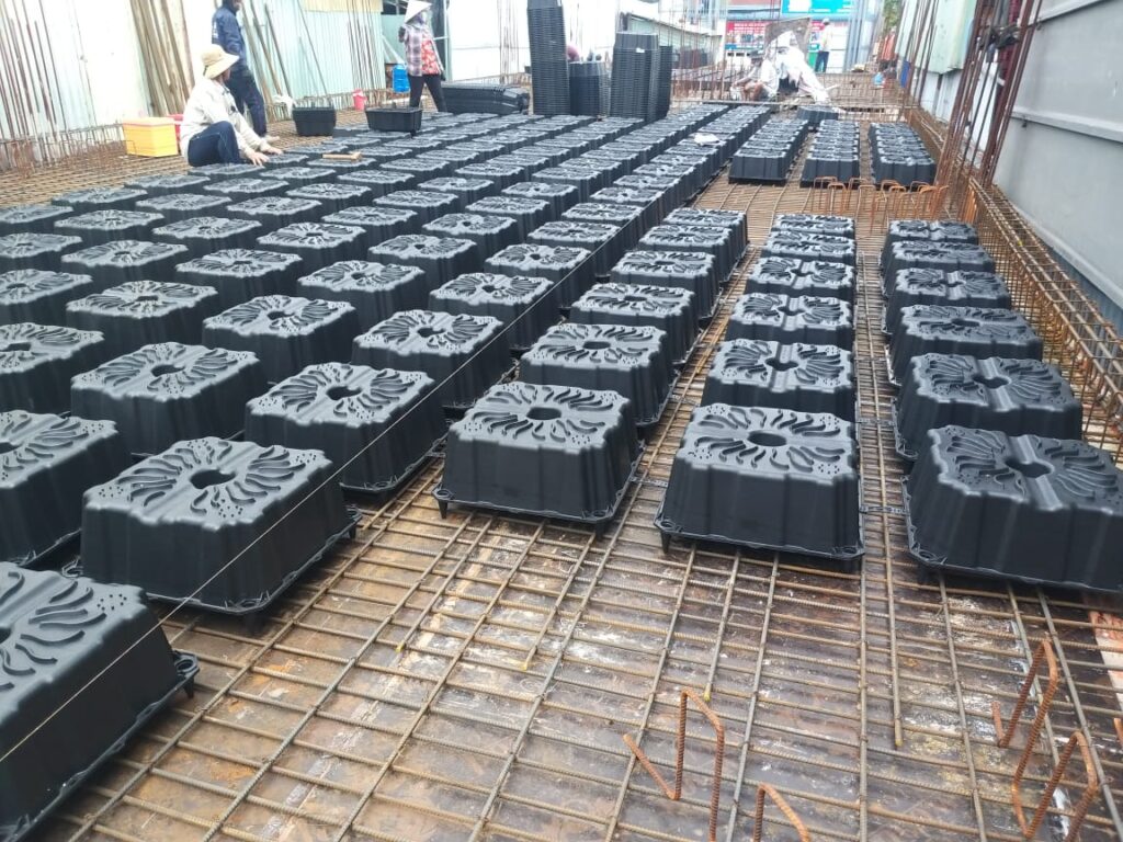 Lắp đặt các hộp nhựa tạo rỗng NEVO