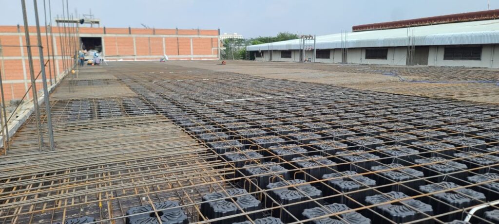 neo thép sàn vào dầm